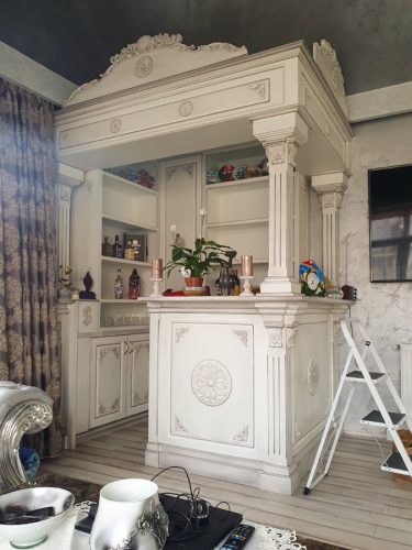 Mobilier de zi cu ornamente lemn fag aplicate - Decotrend