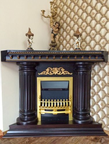 Mască șemineu lemn cu coronament sculptat și frize - Decotrend